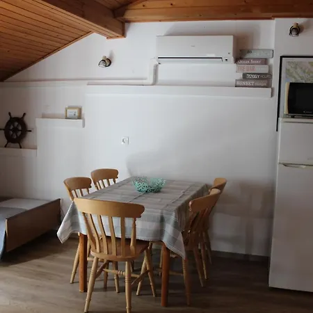 Beach Getaway Apartment